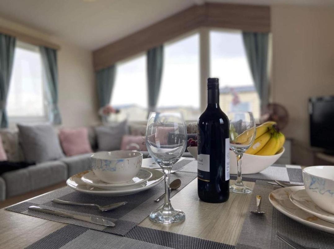 Tunstall View Caravan Holidays At Sand Le Mere Exterior foto